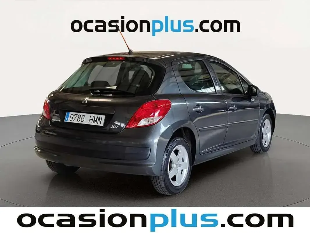 Usado Peugeot 207 Active 70 CV (51 kW) 2012 Gris Utilitario