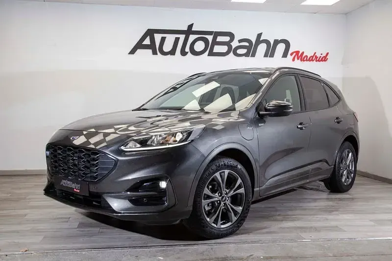 Usado Ford Kuga ST-Line 225 CV (165 kW) 2020 Gris / plata SUV