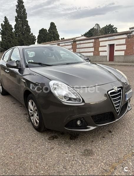 Marrón Usado 2011 Alfa Romeo Giulietta Distinctive Utilitario | 5100 € (Precio justo) - Imagen 1/4