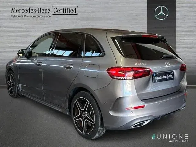 Usado Mercedes B250e 218 CV (160 kW) 2021 Gris montaña Utilitario