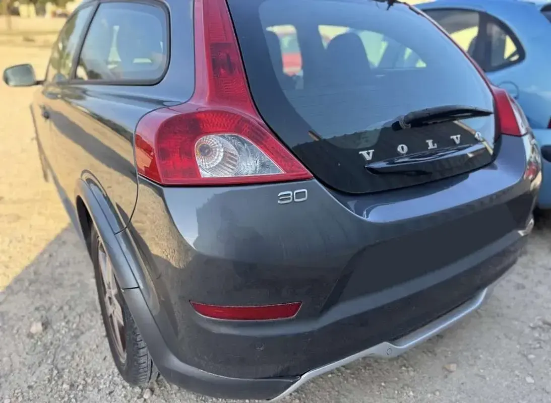 Usado Volvo C30 Momentum 110 CV (80 kW) 2010 Gris Utilitario