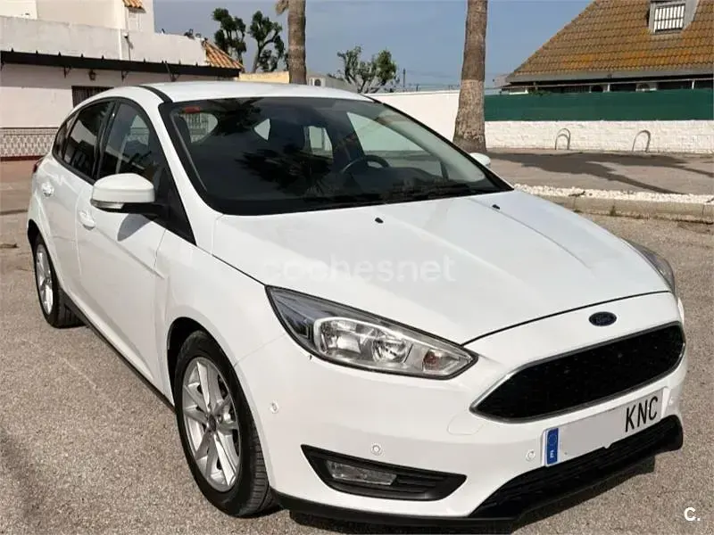 Usado Ford Focus Trend 120 CV (88 kW) 2018 Blanco Berlina