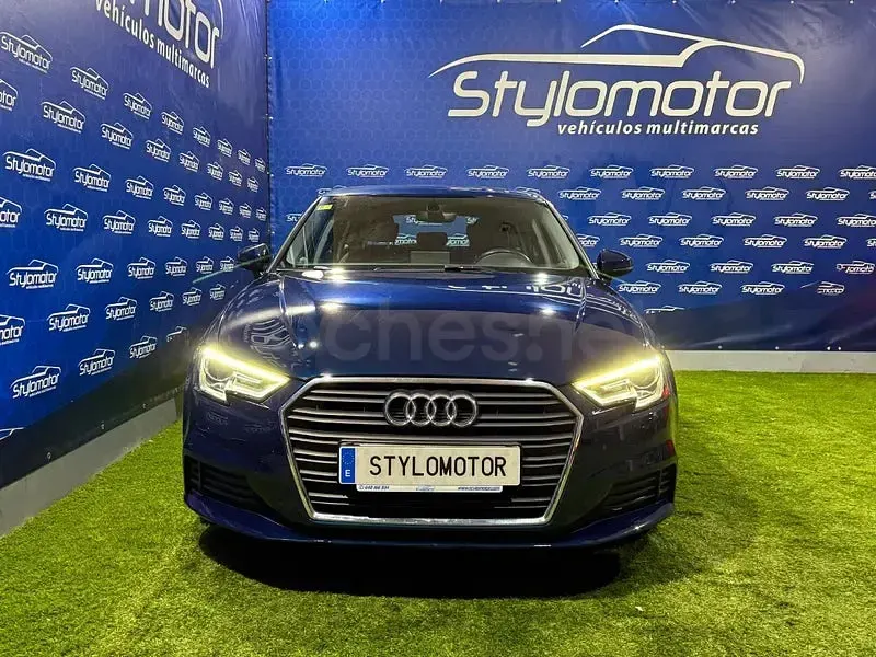 Usado Audi A3 116 CV (85 kW) 2018 Azul Berlina