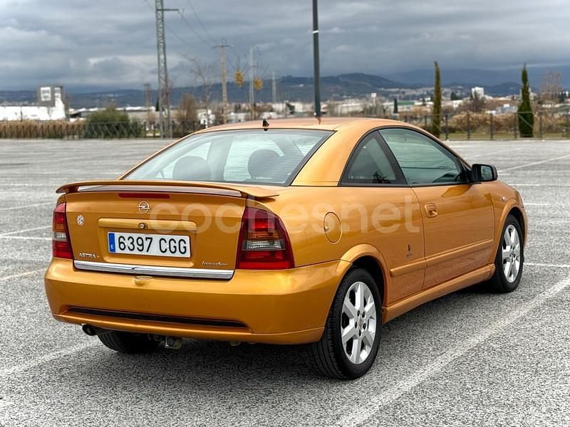 Usado Opel Astra Edition 147 CV (108 kW) 2003 Naranja Coupe
