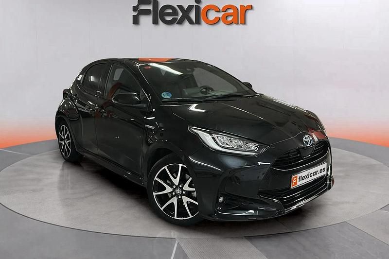 Negro Usado 2021 Toyota Yaris Hybrid Style Berlina | 20.290 € (Precio justo) - Imagen 1/4