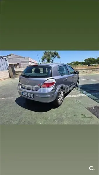 Usado Opel Astra Cosmo 100 CV (73 kW) 2006 Gris / plata Berlina
