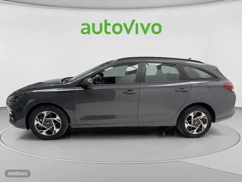 Nuevo Hyundai i30 100 CV (73 kW) 2025 Gris Berlina