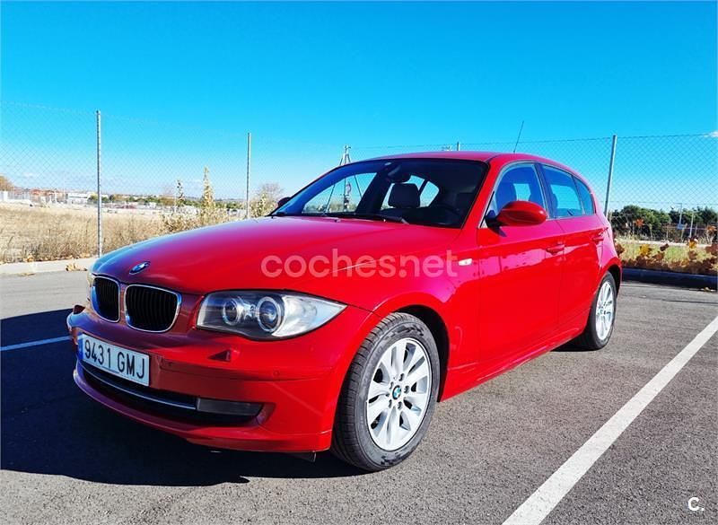 Rojo Usado 2009 BMW 118 Utilitario | 6490 € (Precio justo) - Imagen 1/4