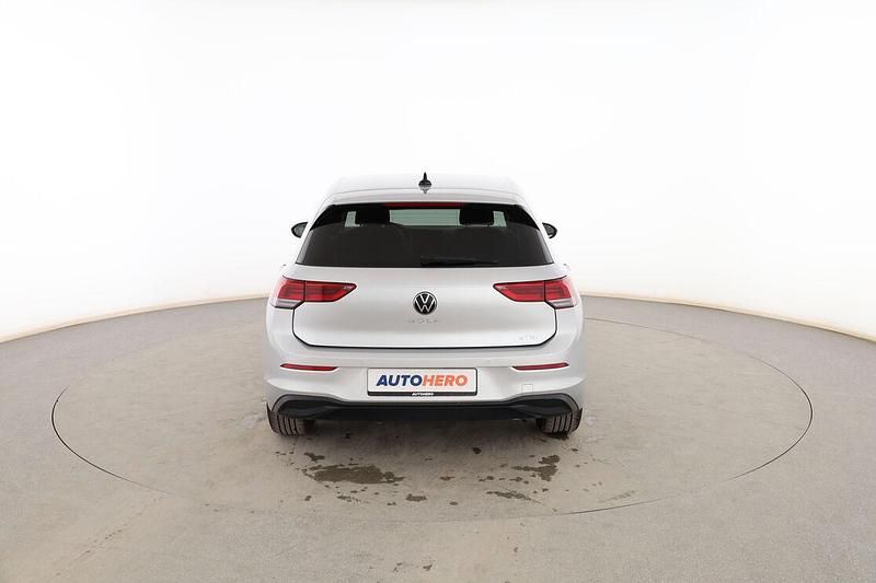 Usado VW Golf VIII Life 150 CV (110 kW) 2021 Gris Utilitario