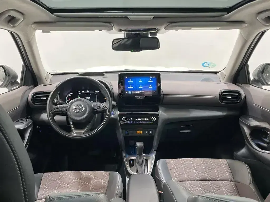 Usado Toyota Yaris Hybrid Style 116 CV (85 kW) 2023 Blanco Pickup/Camioneta