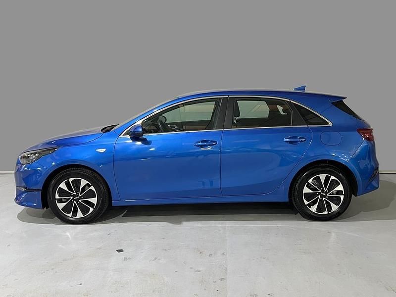 Usado Kia Ceed 100 CV (73 kW) 2025 Blue flame (b3l) Utilitario