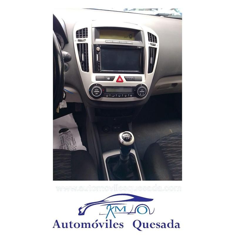 Usado Kia Ceed Active 116 CV (85 kW) 2007 Negro Utilitario