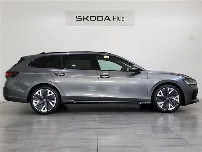 Usado Skoda Superb SportLine 150 CV (110 kW) 2025 Gris Familiar