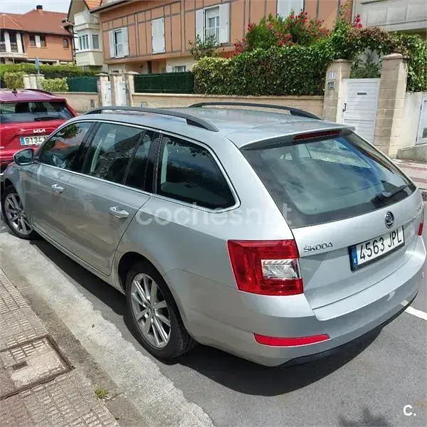 Usado Skoda Octavia Ambition 110 CV (80 kW) 2017 Gris / plata Familiar