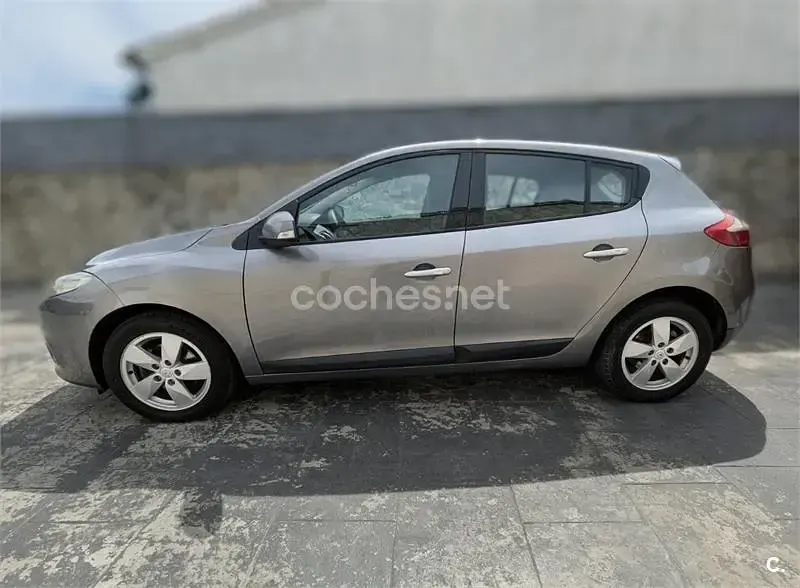 Usado Renault Mégane 105 CV (77 kW) 2009 Beige Berlina