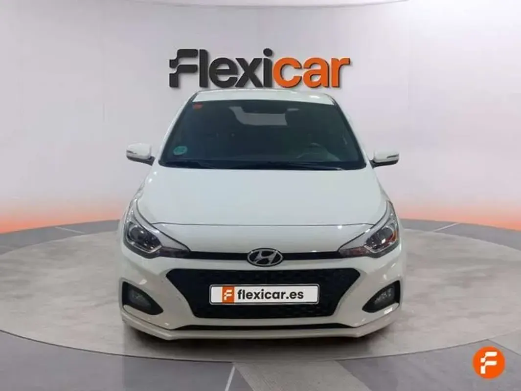 Usado Hyundai i20 99 CV (72 kW) 2019 Blanco Utilitario