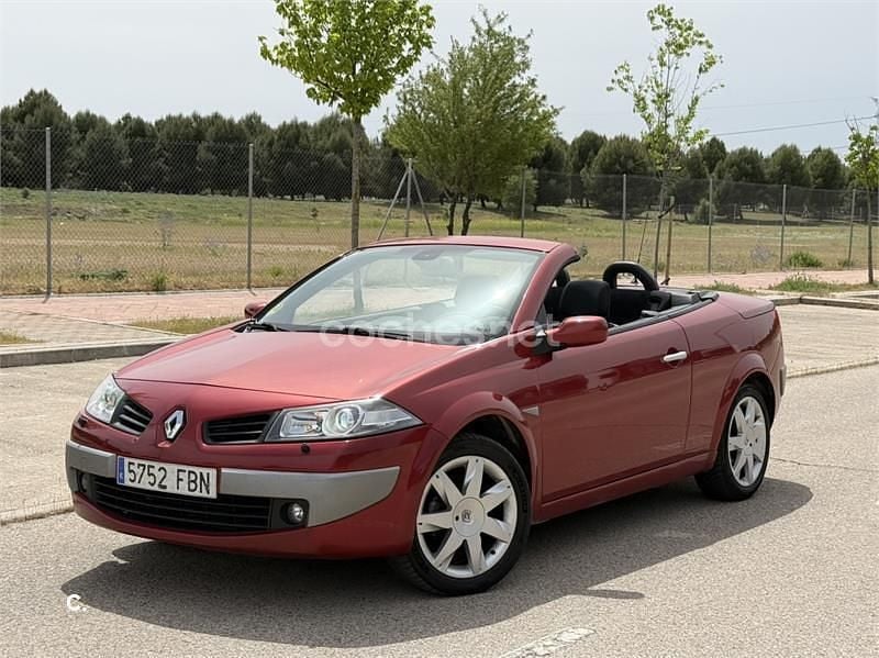 Usado Renault Mégane Cabriolet Privilege 120 CV (88 kW) 2006 Rojo Descapotable
