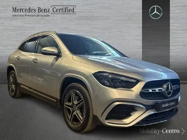 Usado Mercedes GLA250 218 CV (160 kW) 2025 Plata hightech SUV