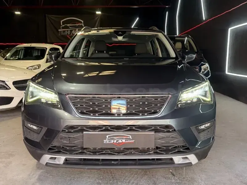 Usado Seat Ateca XCELLENCE 150 CV (110 kW) 2018 Gris / plata SUV