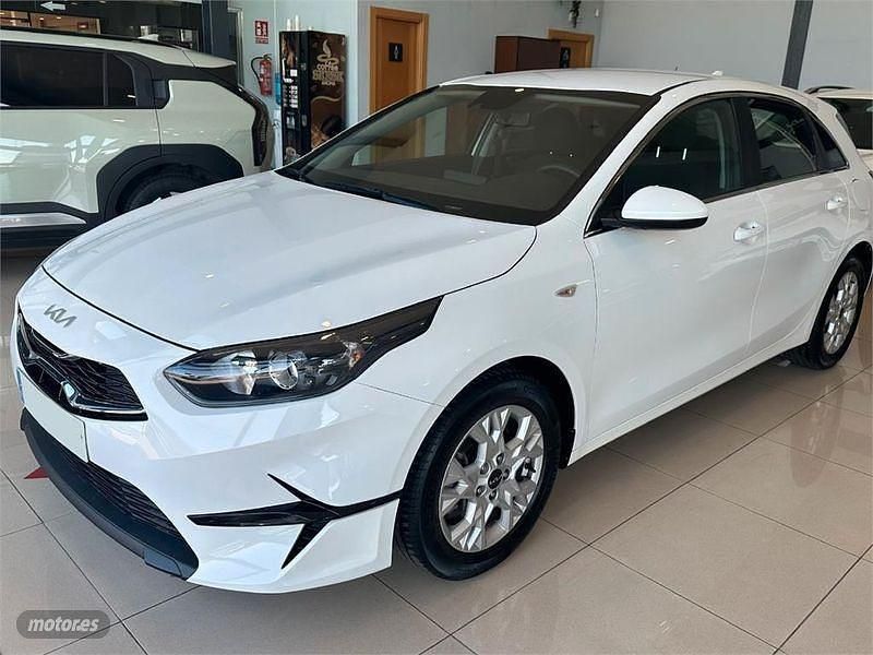 Usado Kia Ceed 100 CV (73 kW) 2025 Blanco Utilitario