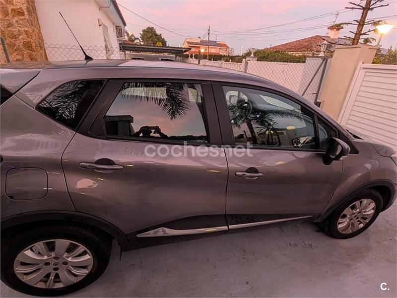 Usado Renault Captur Intens 90 CV (66 kW) 2016 Gris / plata SUV
