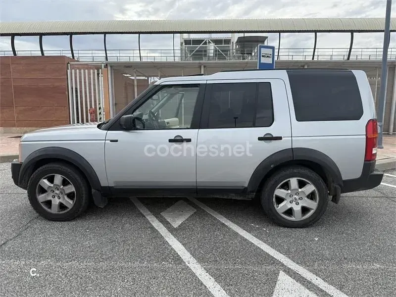 Usado Land Rover Discovery HSE 190 CV (139 kW) 2005 Gris / plata SUV