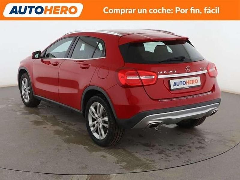 Usado Mercedes GLA250 Urban 211 CV (155 kW) 2016 Rojo SUV