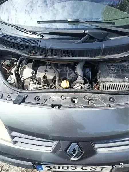 Usado Renault Scenic E-Tech Privilege 120 CV (88 kW) 2004 Verde Monovolumen