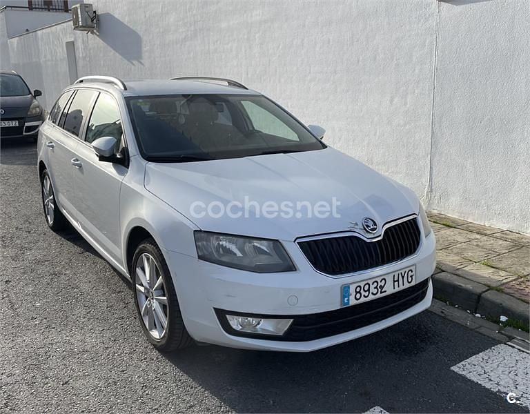 Usado Skoda Octavia Ambition 105 CV (77 kW) 2014 Blanco Familiar