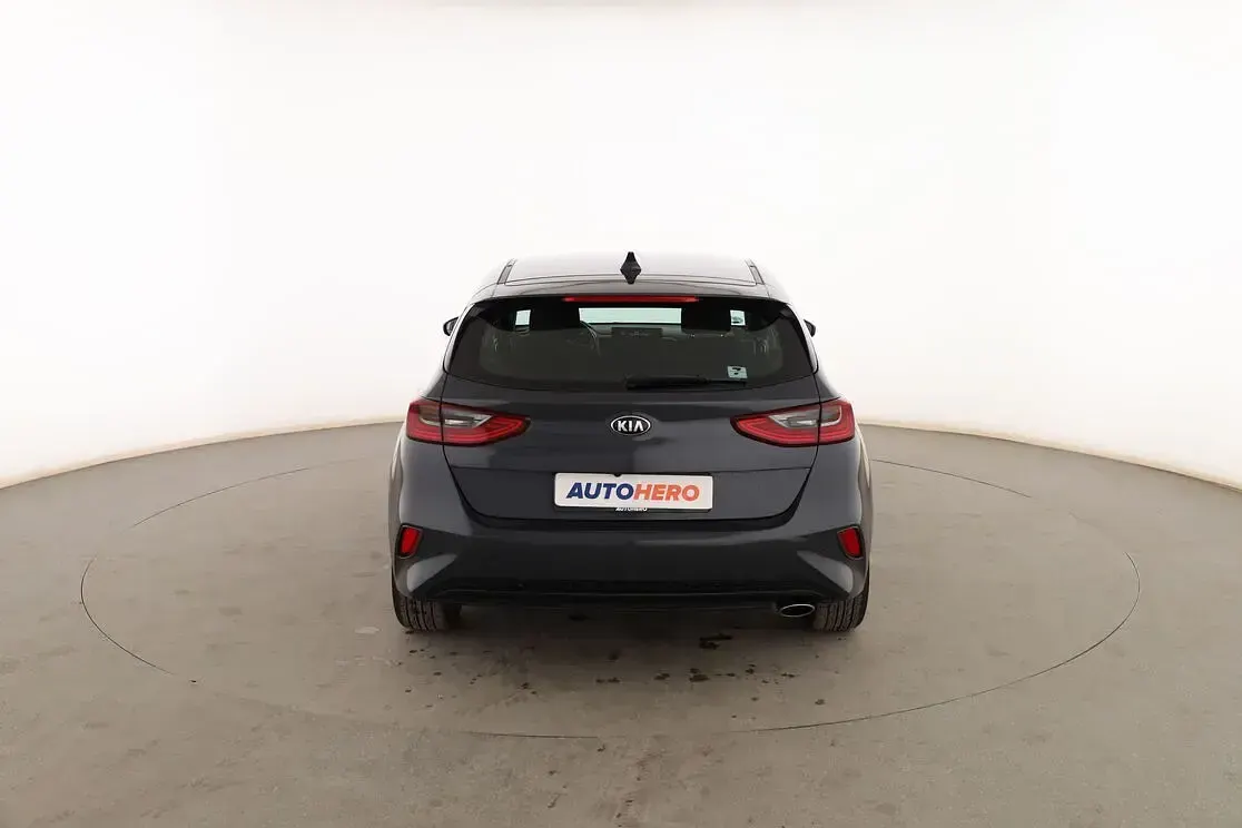 Usado Kia Ceed 120 CV (88 kW) 2021 Gris Utilitario