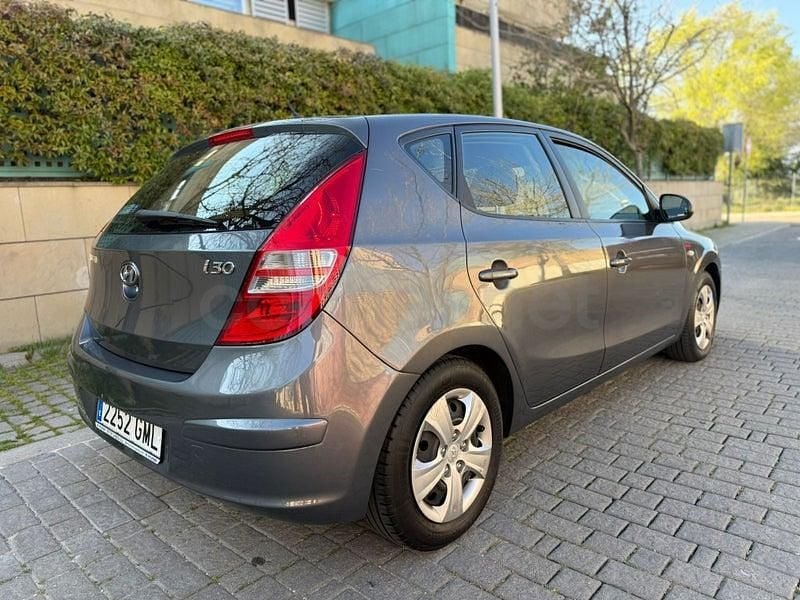 Usado Hyundai i30 Classic 109 CV (80 kW) 2009 Gris / plata Berlina