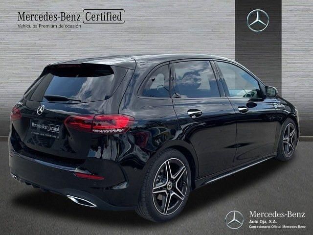 Usado Mercedes B200 150 CV (110 kW) 2022 Negro Utilitario