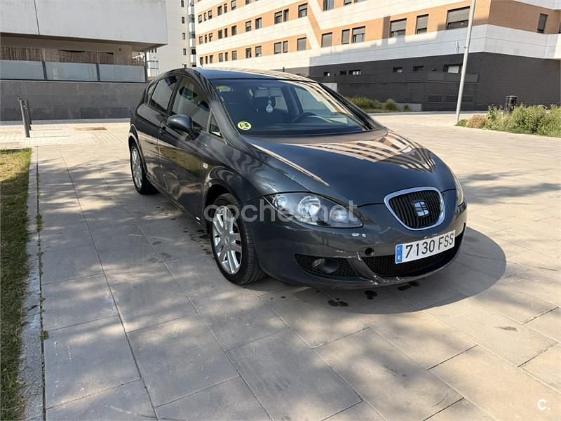 Usado Seat Leon Stylance 140 CV (102 kW) 2007 Gris / plata Utilitario