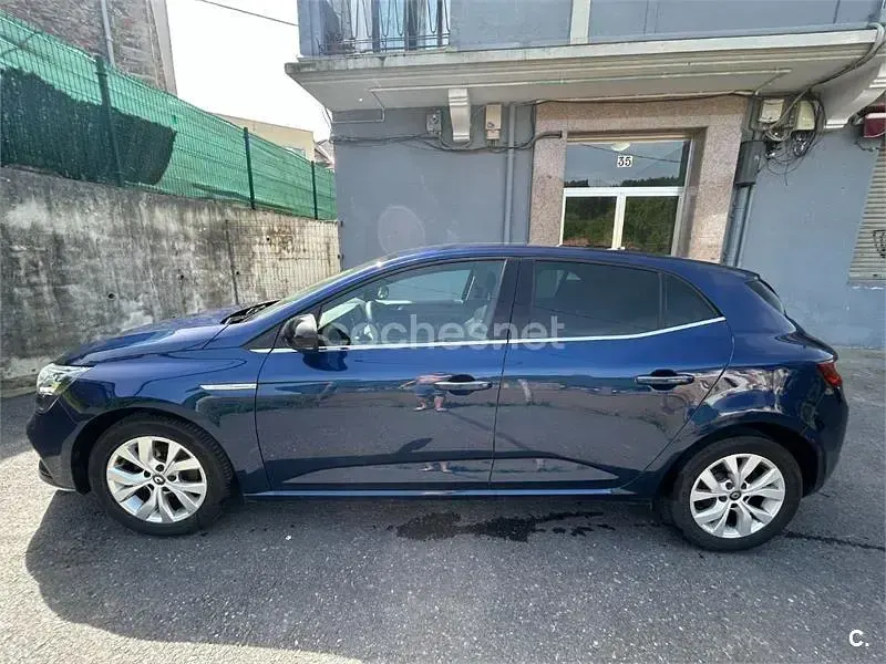 Usado Renault Mégane LIMITED 100 CV (73 kW) 2018 Azul Berlina