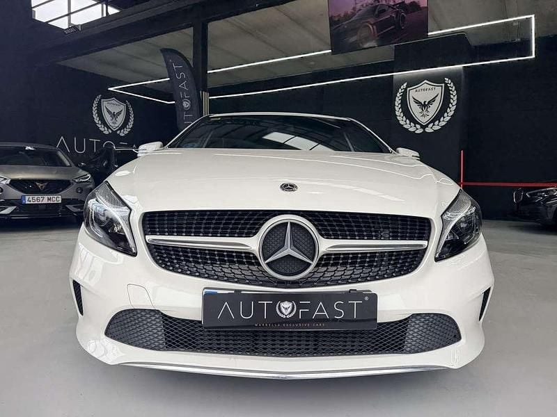 Usado Mercedes A180 109 CV (80 kW) 2017 Blanco Berlina