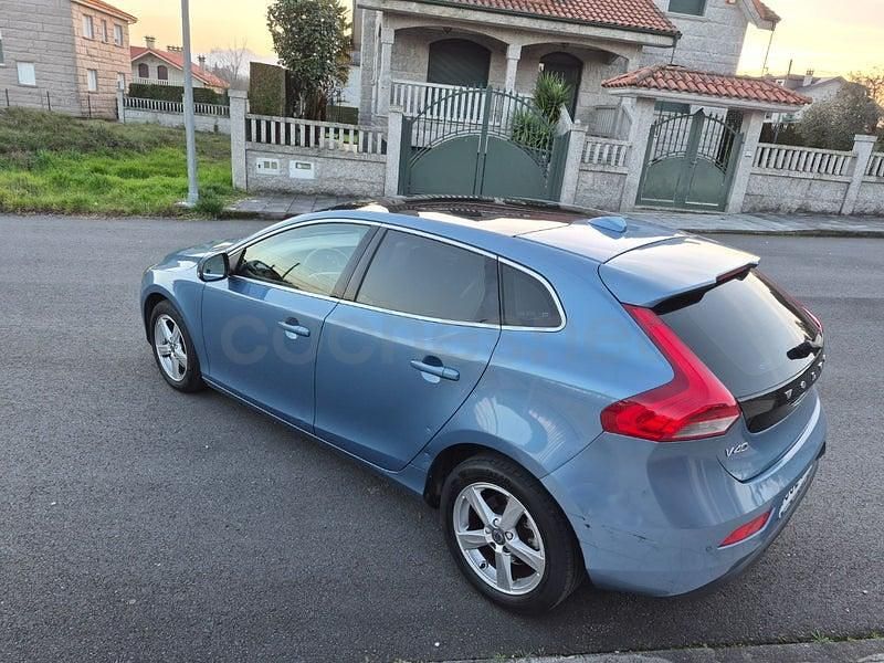 Usado Volvo V40 Momentum 120 CV (88 kW) 2016 Azul Berlina