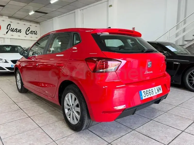 Usado Seat Ibiza Style 110 CV (80 kW) 2022 Rojo Utilitario