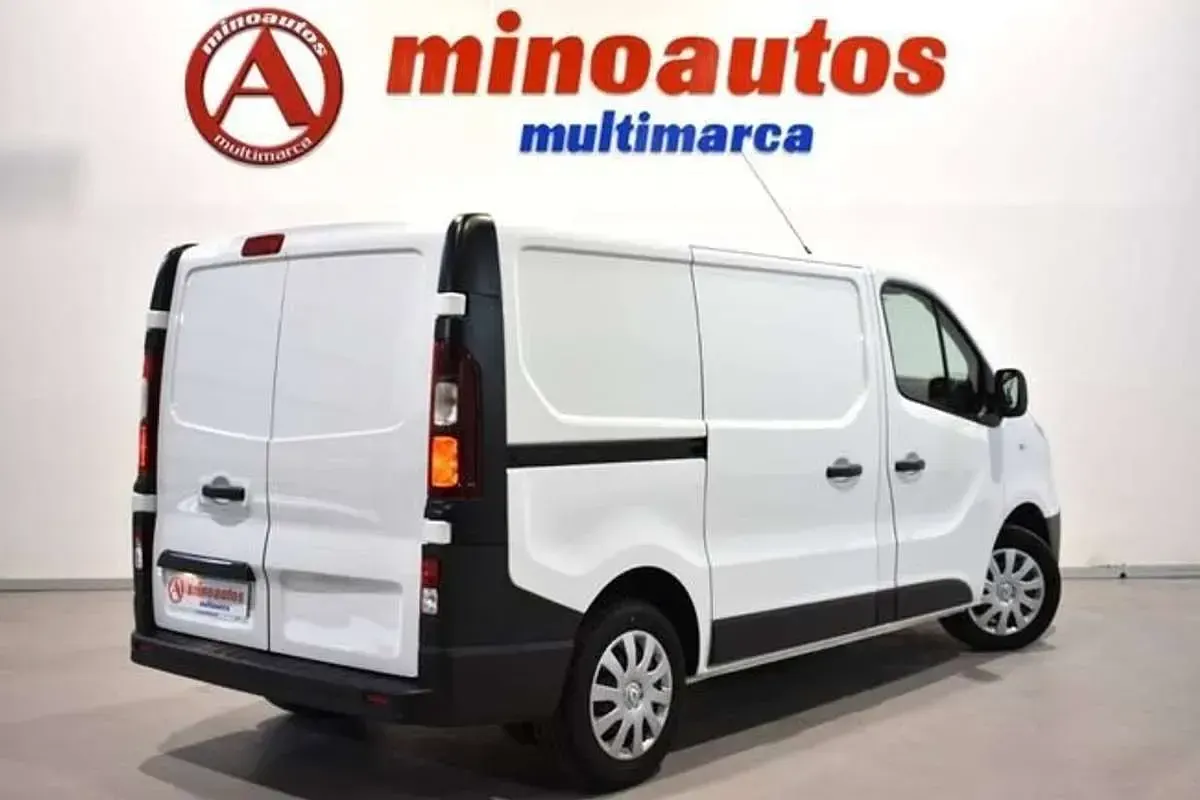 Usado Renault Trafic 120 CV (88 kW) 2021 Blanco Monovolumen