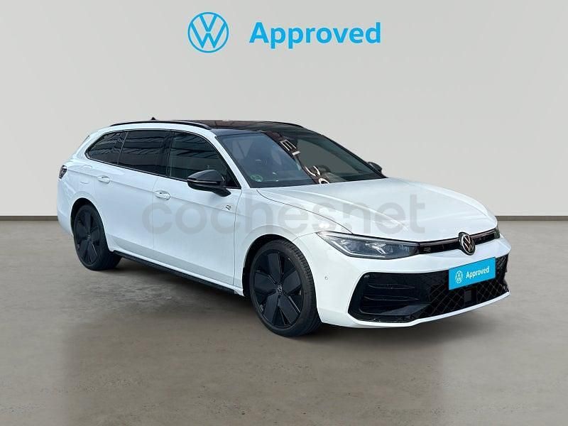 Usado VW Passat R-line 193 CV (141 kW) 2025 Blanco Familiar