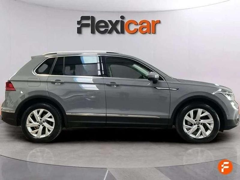 Usado VW Tiguan Life 150 CV (110 kW) 2021 Gris SUV