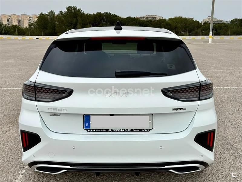 Usado Kia Ceed GT GT-Line 160 HP (117 kW) 2024 Branco Sedan