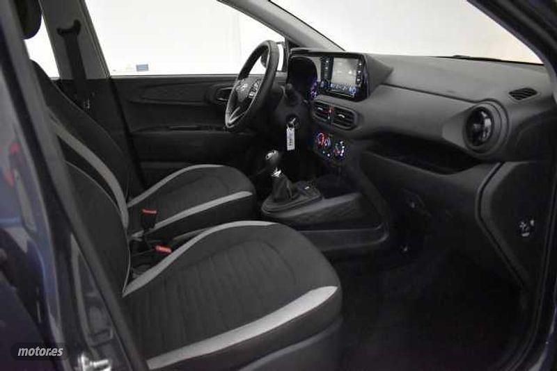 Usado Hyundai i10 67 CV (49 kW) 2021 Aurora grey Utilitario