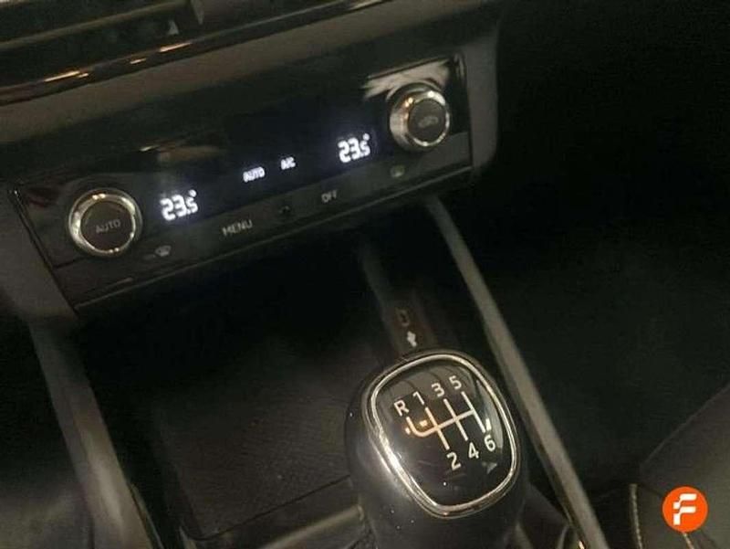 Usado Skoda Scala Ambition 110 CV (80 kW) 2021 Blanco Utilitario