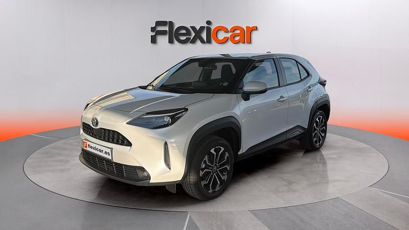 Usado Toyota Yaris Hybrid Active 116 CV (85 kW) 2022 Blanco