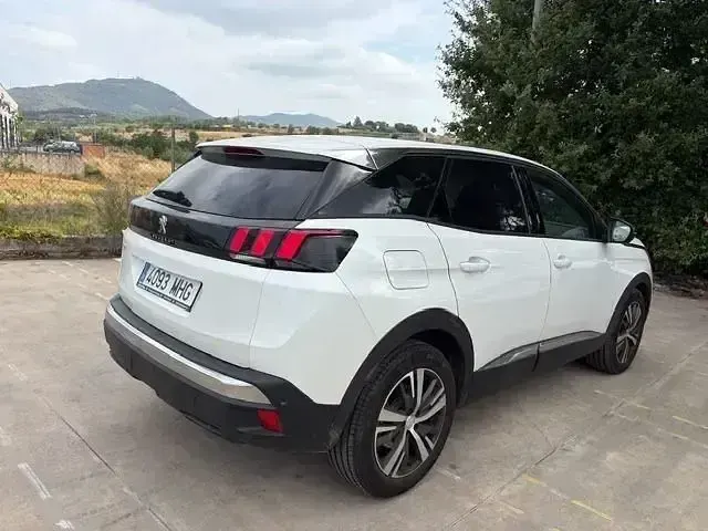 Usado Peugeot 3008 Allure 131 CV (96 kW) 2023 Blanco SUV
