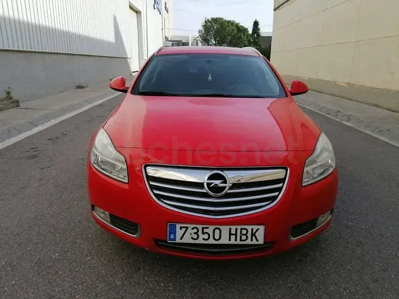 Usado Opel Insignia Edition 130 CV (95 kW) 1992 Rojo Familiar