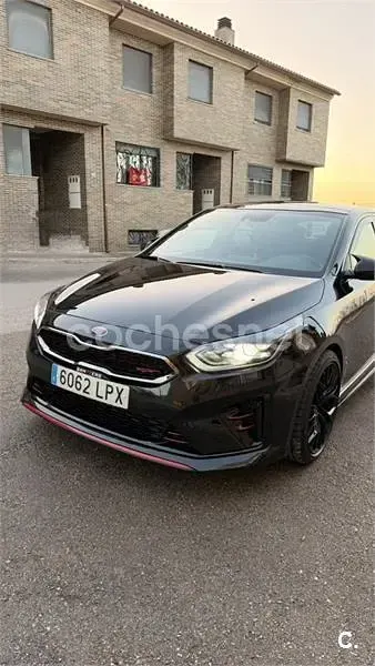 Usado Kia Ceed GT GT 204 CV (150 kW) 2019 Negro Berlina