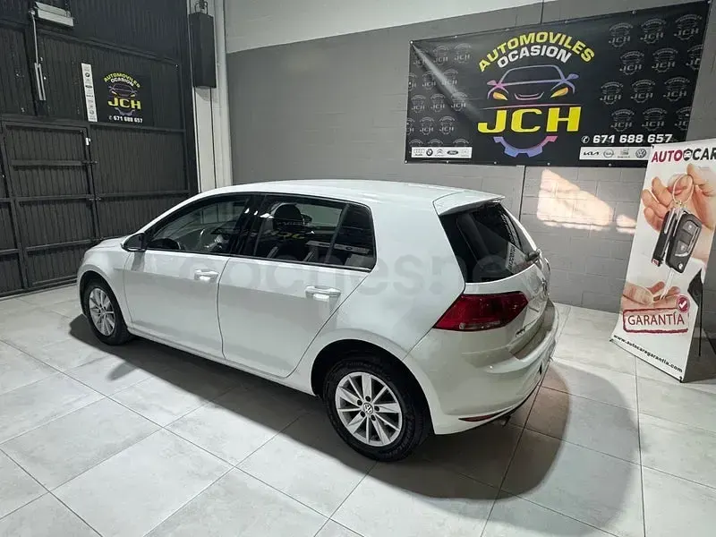 Usado VW Golf VII Advance 105 CV (77 kW) 2014 Blanco Berlina