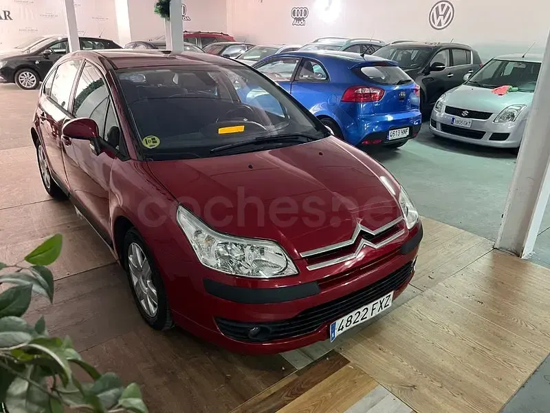 Usado Citroën C4 110 CV (80 kW) 2007 Granate Berlina