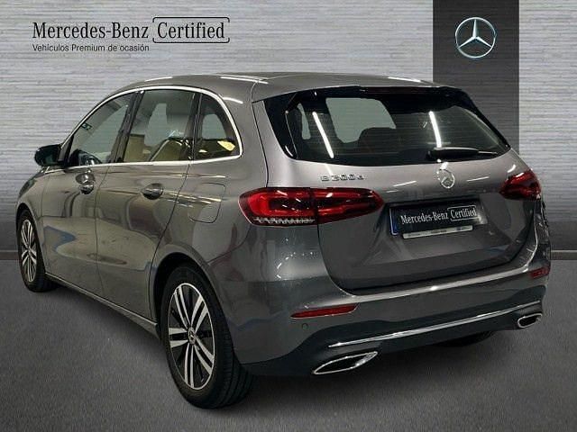 Usado Mercedes B200 150 CV (110 kW) 2022 Gris montana Monovolumen
